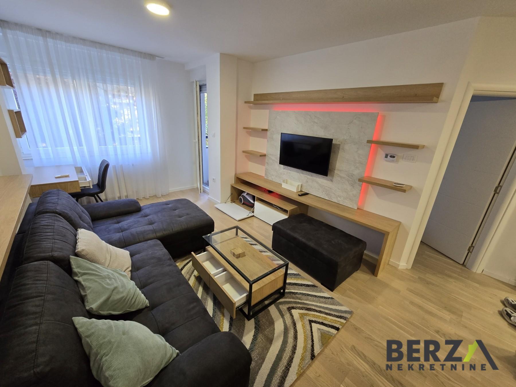 izdavanje - NOVI SAD - ROTKVARIJA - 9111536