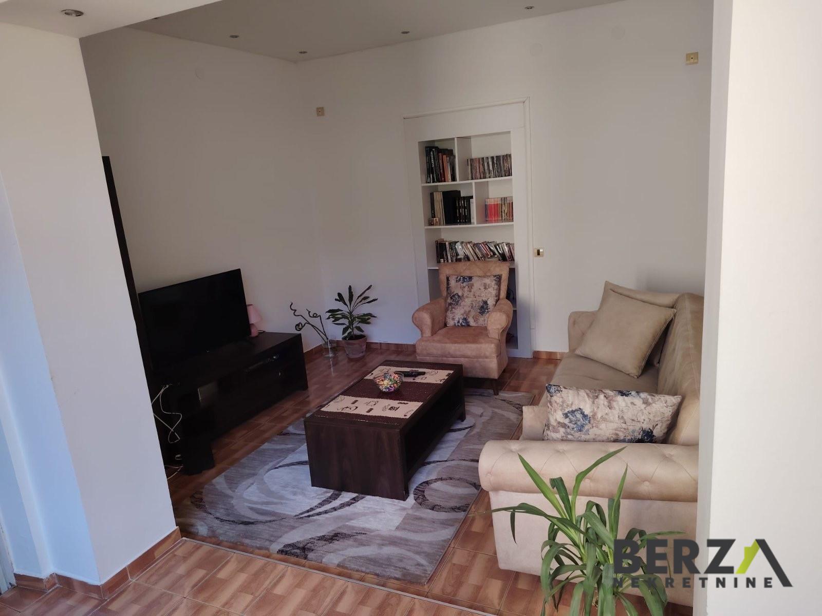 izdavanje - NOVI SAD - CENTAR - 9111617