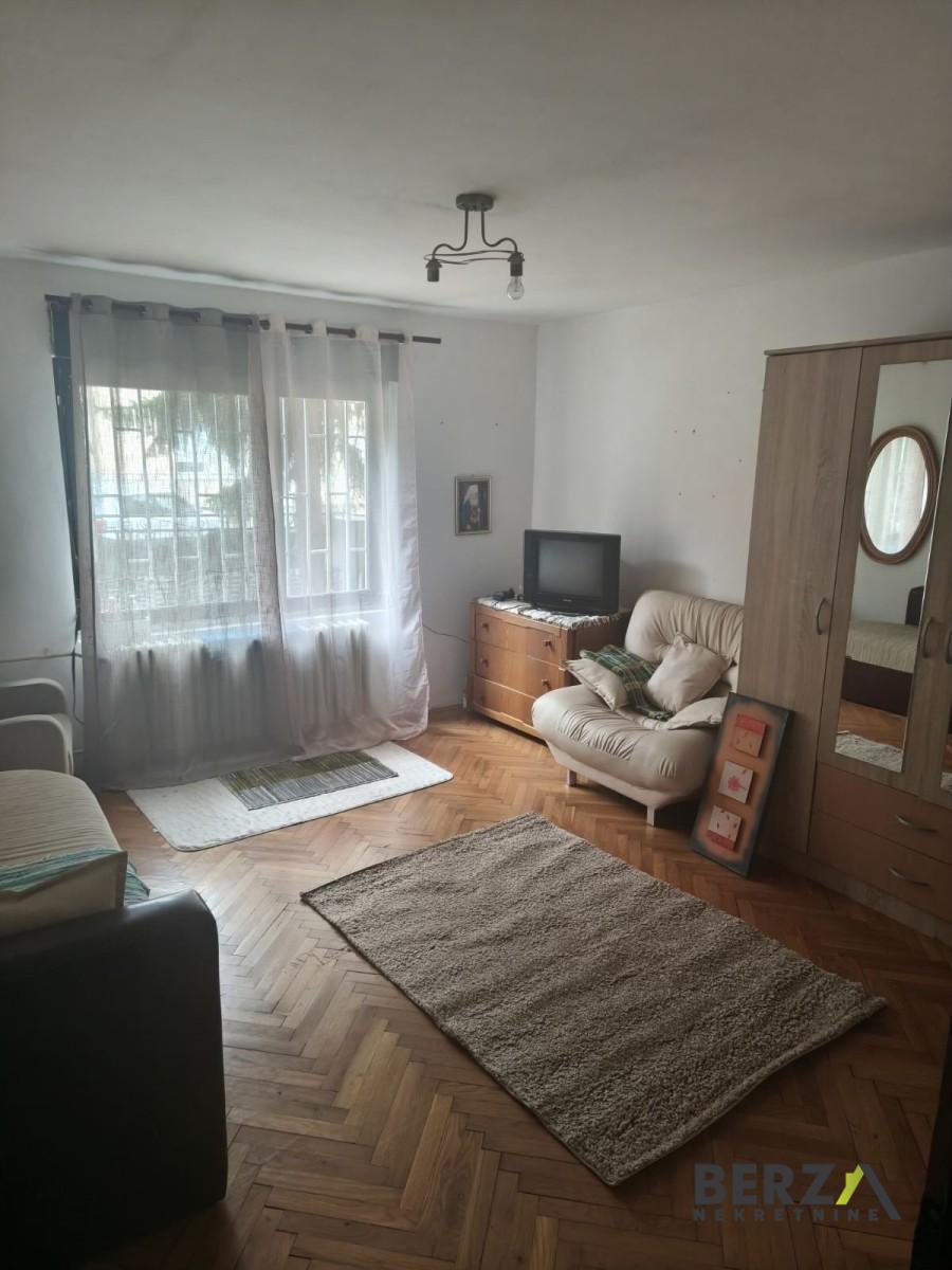 izdavanje - SREMSKA KAMENICA - SREMSKA KAMENICA - 9111633