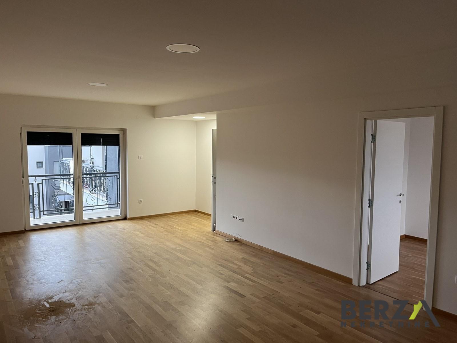 izdavanje - NOVI SAD - SALAJKA - 9111647