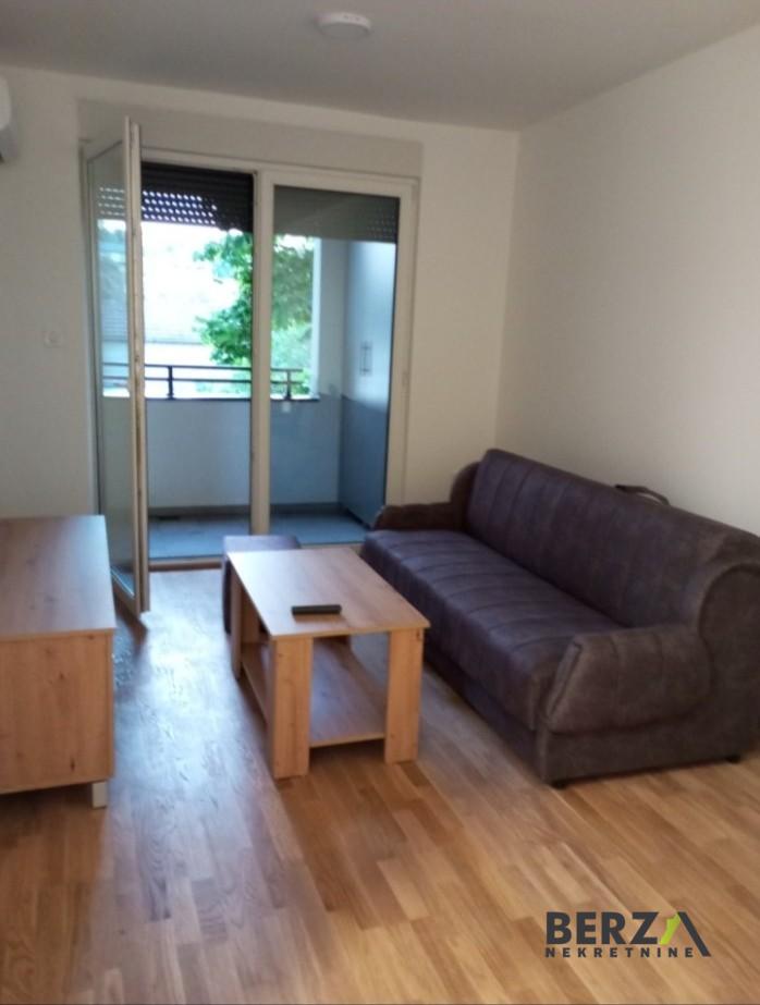 izdavanje - NOVI SAD - PETROVARADIN - 9111828