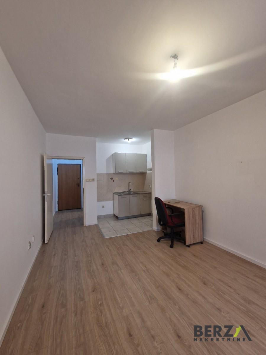 stan NOVI SAD - BULEVAR - 1007369