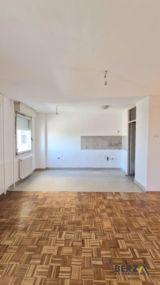 stan NOVI SAD - BULEVAR - 1007559