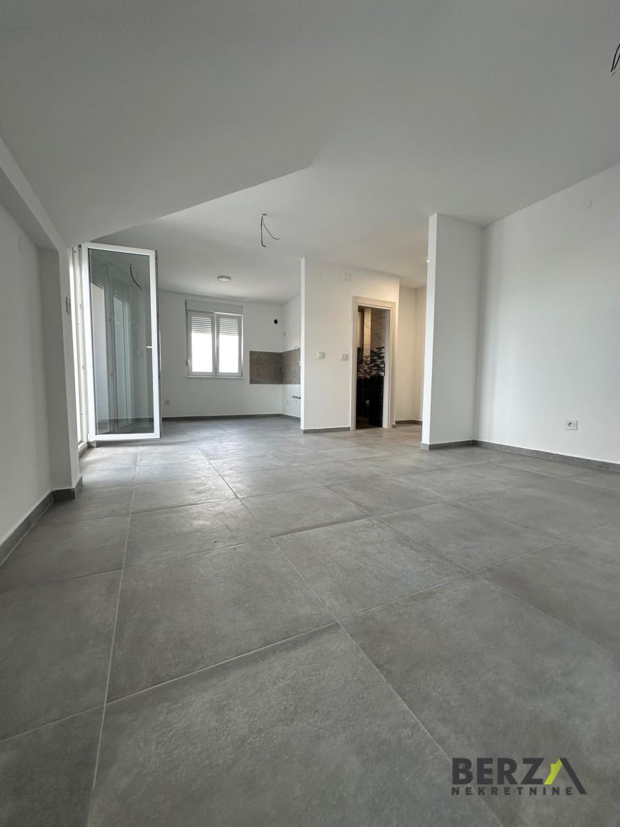 stan NOVI SAD - VETERNIK - 1007562