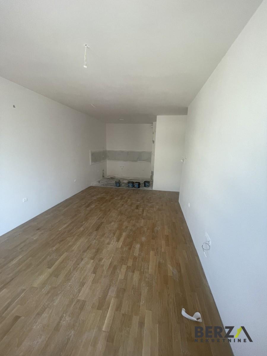 stan NOVI SAD - SOMBORSKI BULEVAR - 1007570